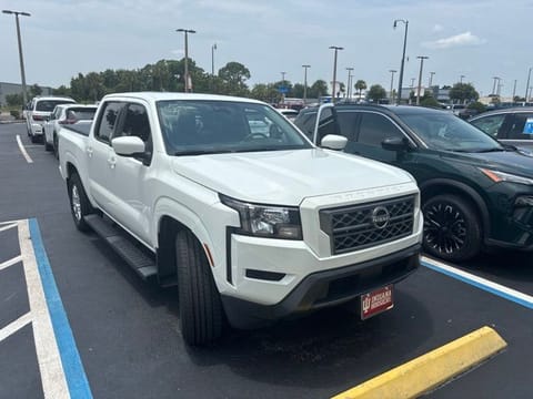 1 image of 2022 Nissan Frontier SV