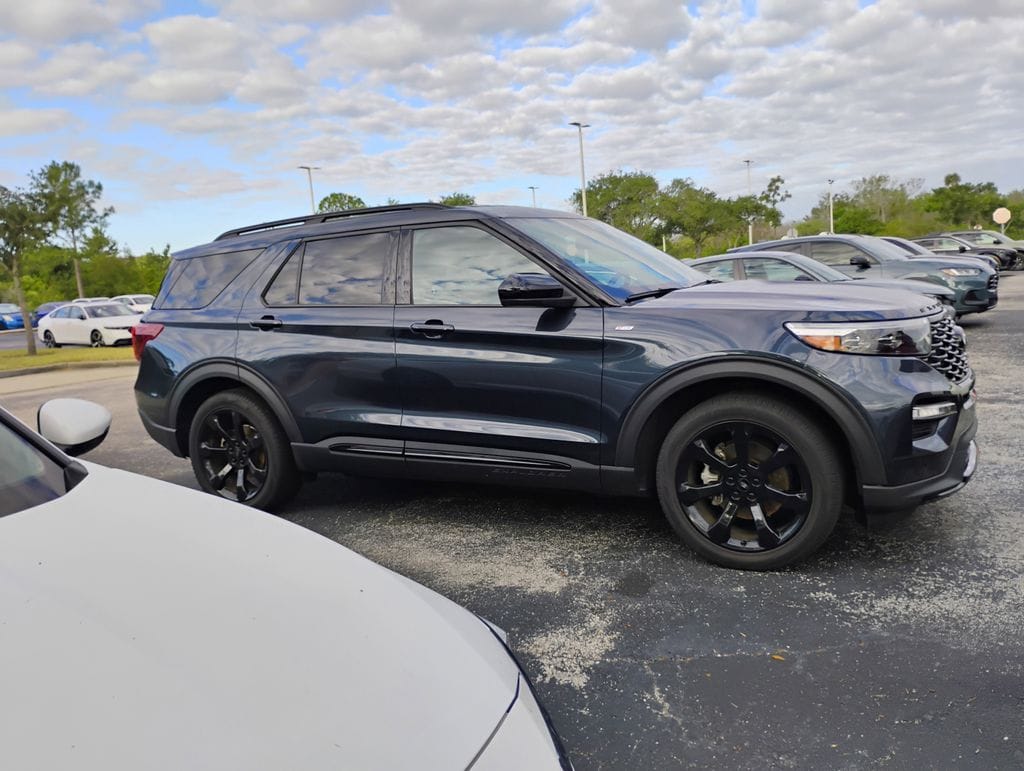 2023 Ford Explorer ST-LINE RWD's photo