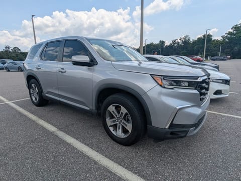 1 image of 2023 Honda Pilot EX-L