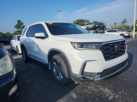 1 image of 2023 Honda Pilot EX-L