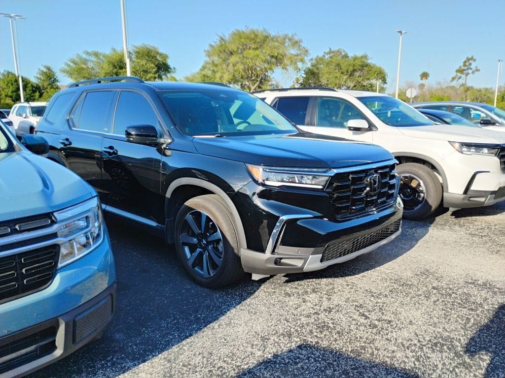 2023 Honda Pilot Touring 2WD's photo