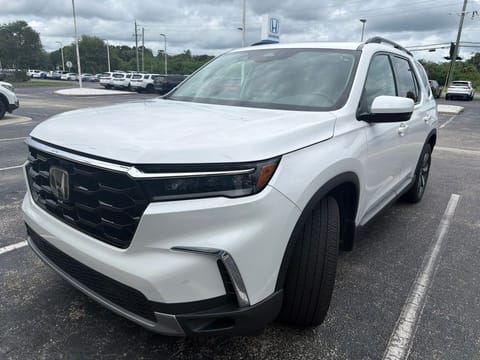 1 image of 2023 Honda Pilot Touring