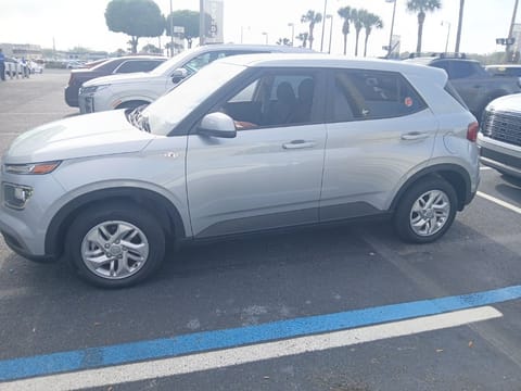 1 image of 2023 Hyundai Venue SE