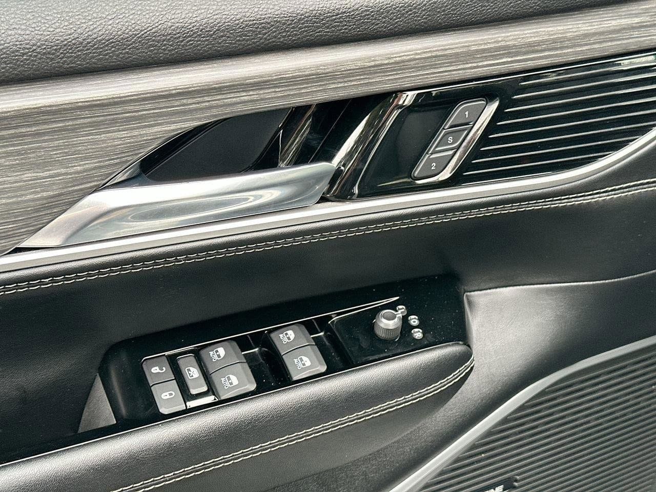 2023 Jeep Wagoneer Series III - Photo 17