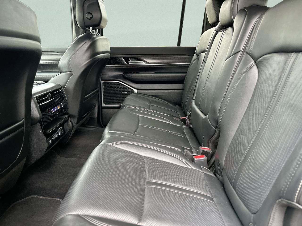 2023 Jeep Wagoneer Series III - Photo 15