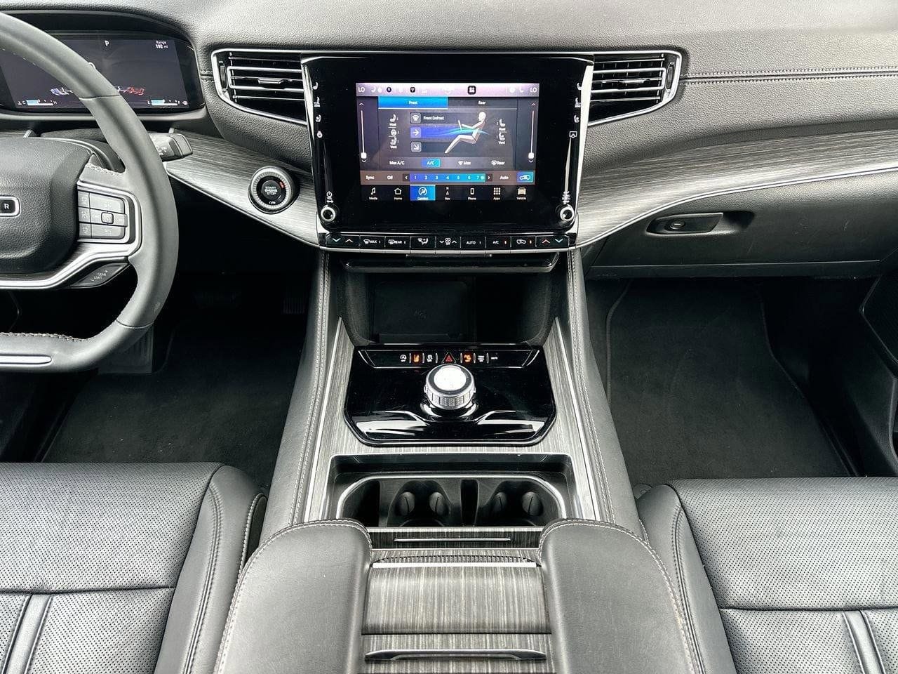 2023 Jeep Wagoneer Series III - Photo 13