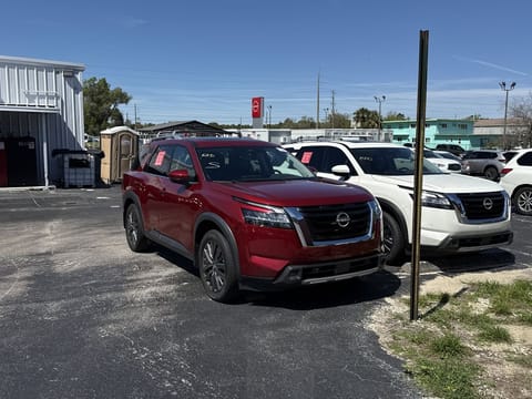 1 image of 2023 Nissan Pathfinder SL