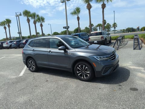 1 image of 2023 Volkswagen Tiguan 2.0T S