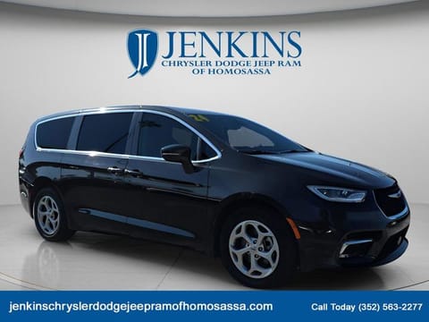 1 image of 2024 Chrysler Pacifica Limited