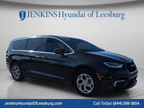 1 image of 2024 Chrysler Pacifica Limited
