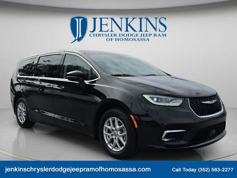 1 image of 2024 Chrysler Pacifica Touring L