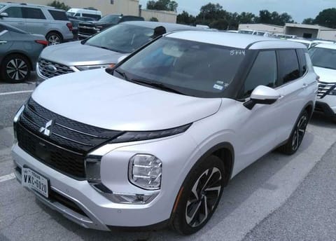 1 image of 2024 Mitsubishi Outlander