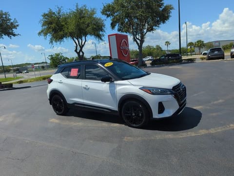 1 image of 2024 Nissan Kicks SR