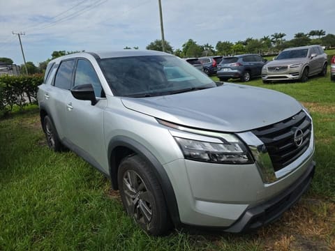 1 image of 2024 Nissan Pathfinder S