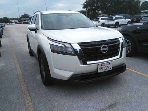 1 image of 2024 Nissan Pathfinder SV