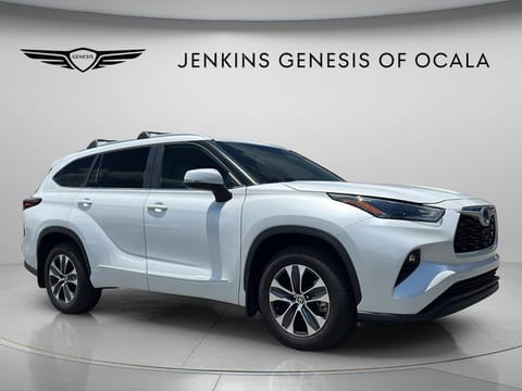1 image of 2024 Toyota Highlander XLE