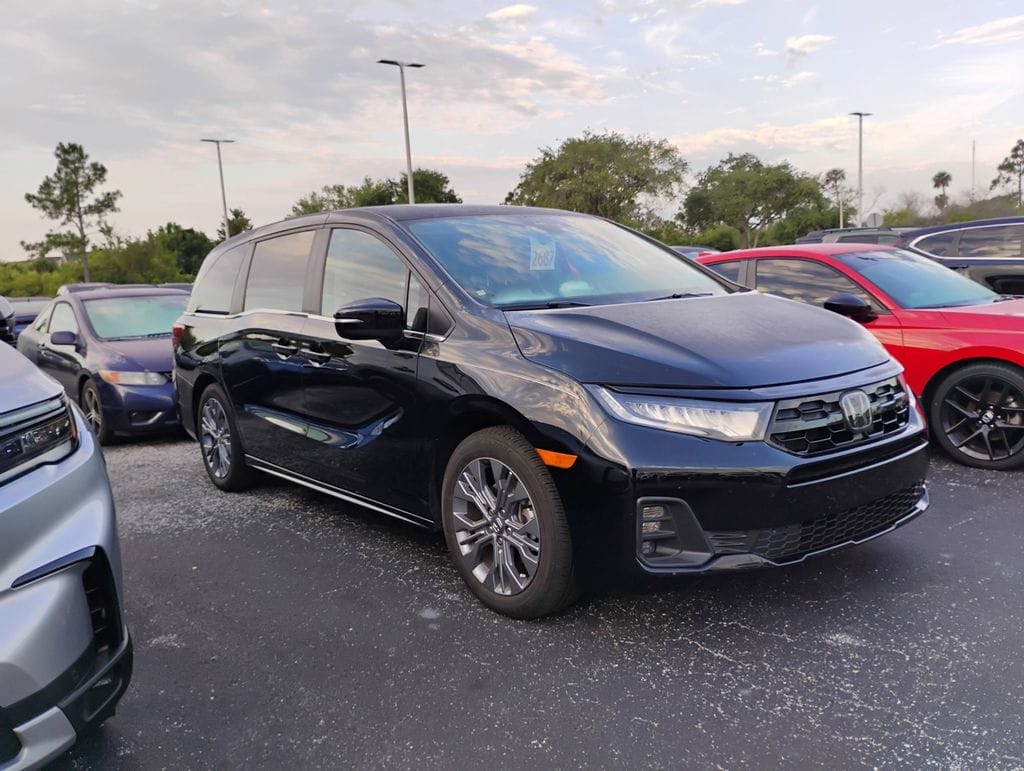 2025 Honda Odyssey Touring's photo