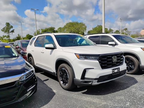 1 image of 2025 Honda Pilot EX-L