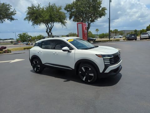 1 image of 2025 Nissan Kicks SR