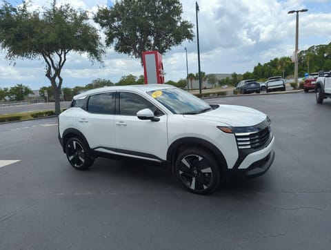 1 image of 2025 Nissan Kicks SR