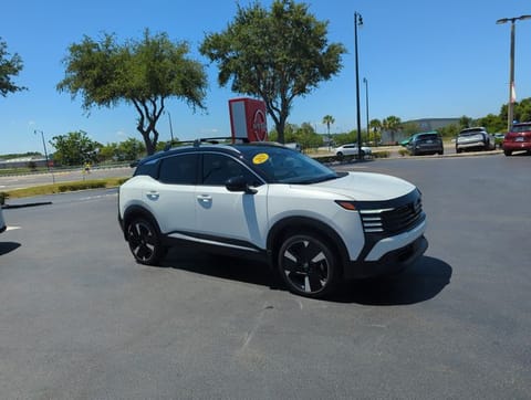 1 image of 2025 Nissan Kicks SR