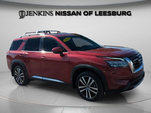 2025 Nissan Pathfinder Platinum 2WD's photo