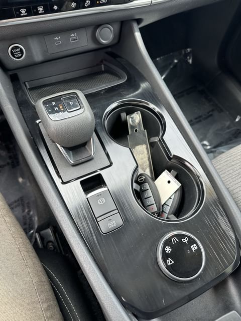 2022 Nissan Rogue SV photo 3
