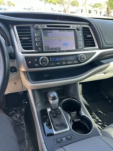 2018 Toyota Highlander Limited photo 2