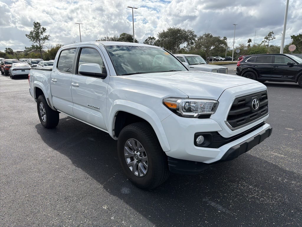 2017 Toyota Tacoma SR5's photo