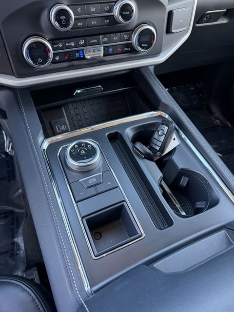 2024 Ford Expedition XLT photo 2