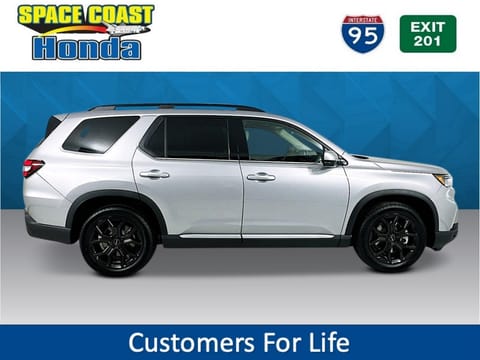 1 image of 2025 Honda Pilot Touring w/HPD Wheels