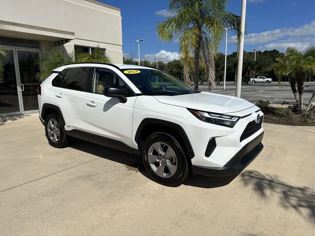 2023 Toyota RAV4 LE's photo