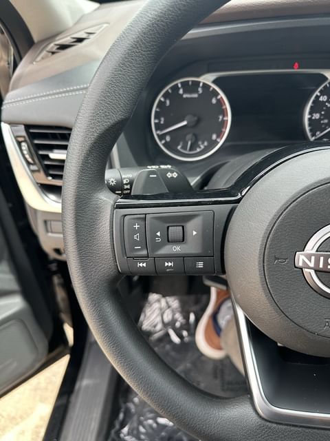 2022 Nissan Rogue SV photo 4