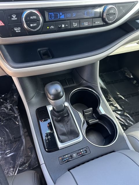2018 Toyota Highlander Limited photo 3
