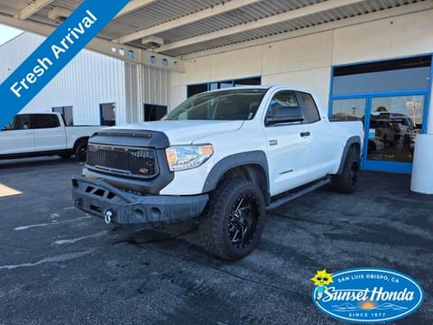 1 image of 2017 Toyota Tundra SR5