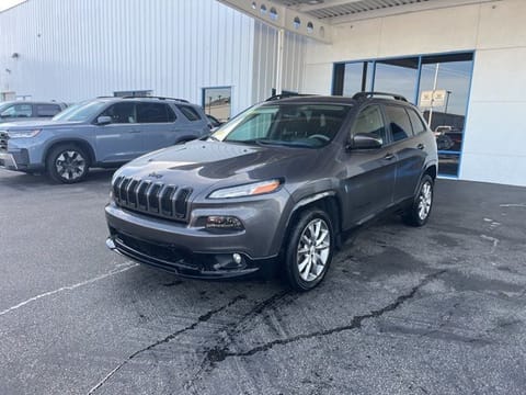 1 image of 2018 Jeep Cherokee Latitude