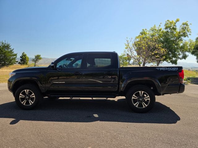 2018 Toyota Tacoma TRD Sport - Photo 11
