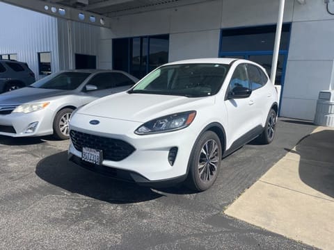 1 image of 2022 Ford Escape SE