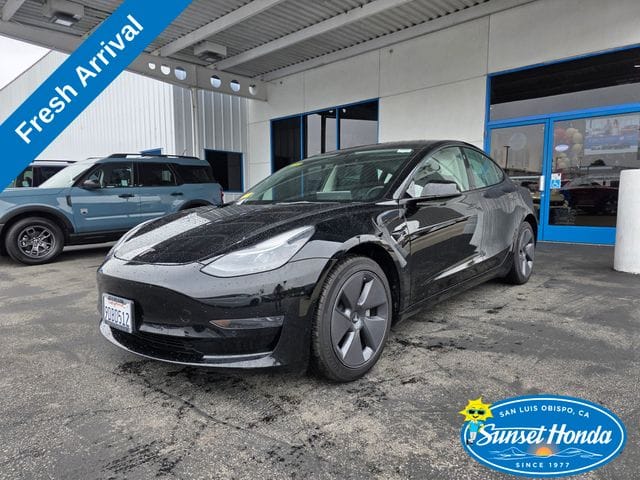 2022 Tesla Model 3 Standard Range Plus's photo