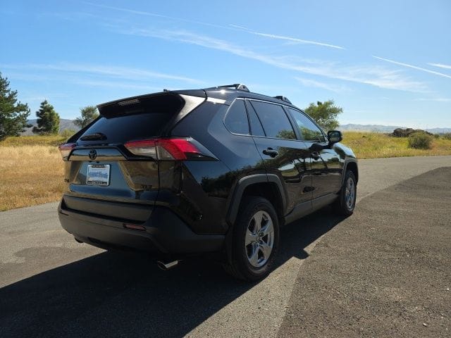 2025 Toyota RAV4 XLE - Photo 7