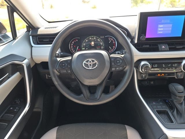 2025 Toyota RAV4 XLE - Photo 23