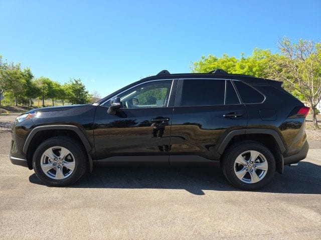 2025 Toyota RAV4 XLE - Photo 13