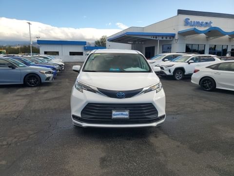 2023 Toyota Sienna LE