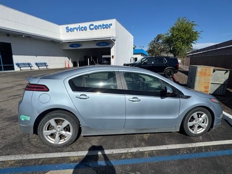 1 image of 2013 Chevrolet Volt Base