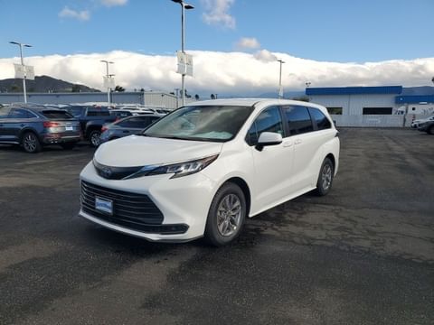 2023 Toyota Sienna LE