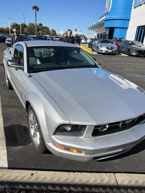 1 image of 2008 Ford Mustang V6 Deluxe