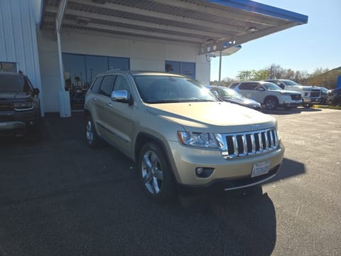 1 image of 2011 Jeep Grand Cherokee Overland