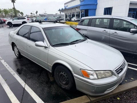 1 image of 2000 Toyota Camry CE
