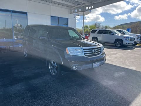 1 image of 2015 Honda Pilot SE