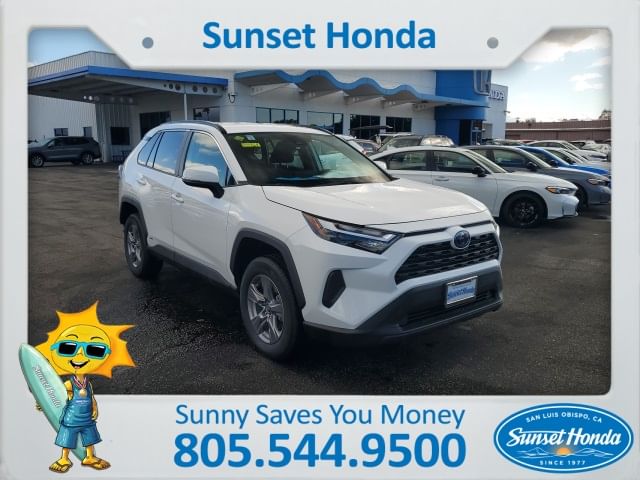 2024 Toyota RAV4 XLE's photo